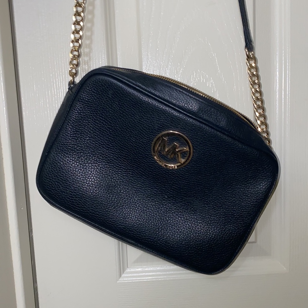 Micheal Kors black crossbody bag ♥️